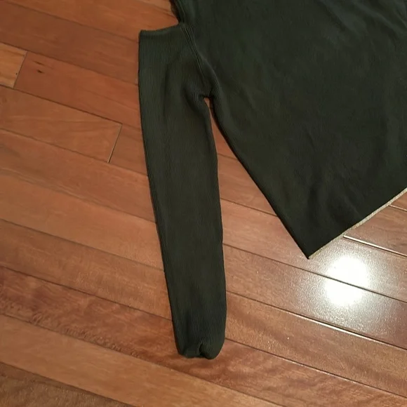 Zara Cropped Sweater - Picture 4 of 7